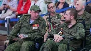 Минздрав России заявил, что с июня 2023 года психолого‑психиатрическая помощь оказана сотням тысяч участников боевых действий, для чего по стране открыто более 2,7 тысячи специализированных кабинетов и разработана новая модель медико‑психологического сопровождения.