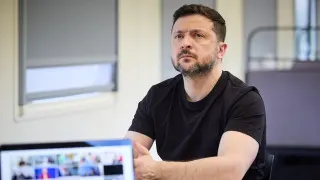 Президент Украины Владимир Зеленский считает, что ограничения интернета и блокировки мессенджеров в России связаны с подготовкой к новой волне мобилизации и возможным крупным наступлением, а также с проверкой реакции НАТО на потенциальную операцию против стран Балтии.