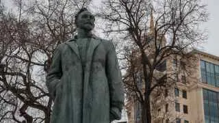 Президент Владимир Путин распорядился присвоить Академии ФСБ имя Феликса Дзержинского, основателя ВЧК и организатора красного террора. Решение объяснили заслугами академии и «выдающимся вкладом» Дзержинского в обеспечение госбезопасности.