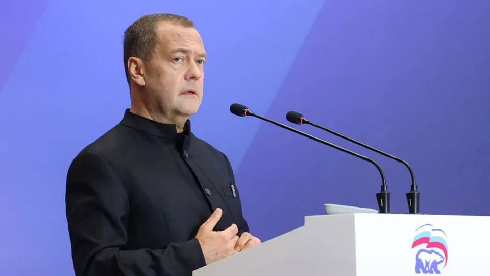 Заместитель председателя Совета безопасности Дмитрий Медведев предупредил о риске ядерной катастрофы и призвал быть готовыми; заявление прозвучало на фоне истечения договора СНВ‑III и растущей международной напряжённости.