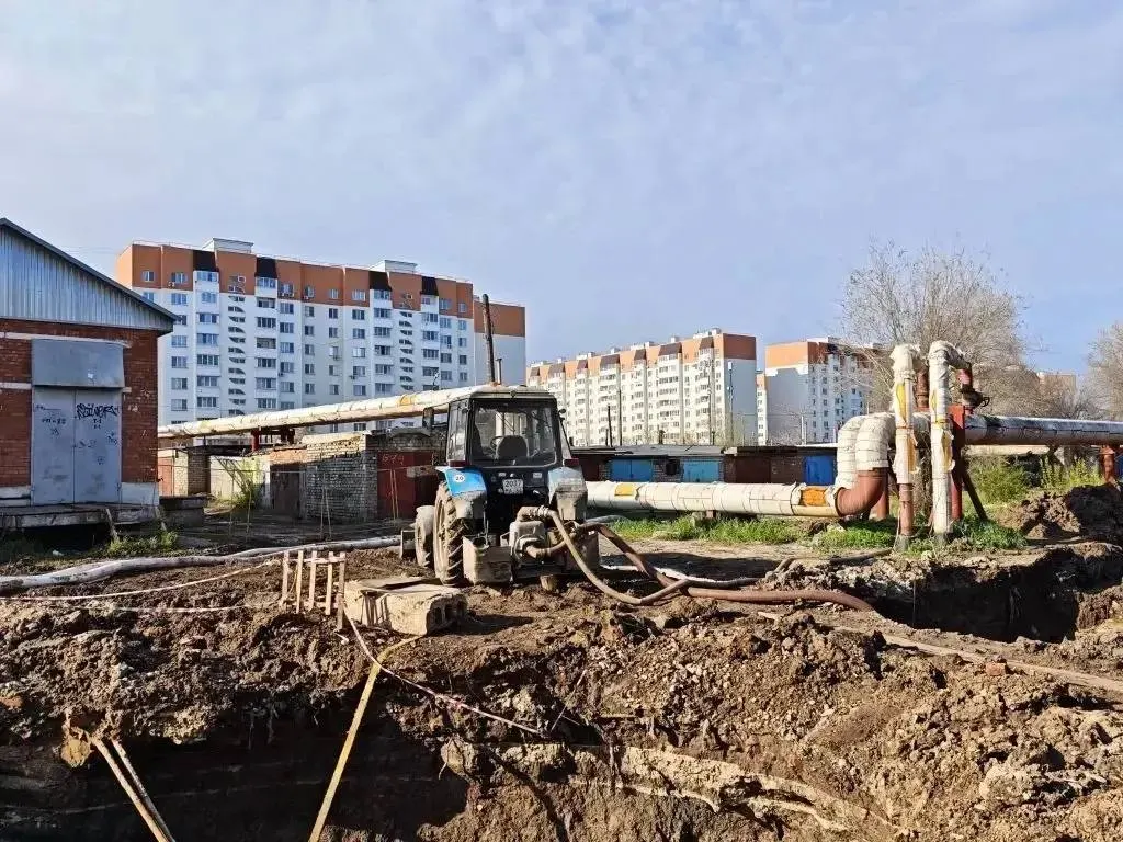 Из‑за повреждения 20‑метрового участка самотечного коллектора на улице Менделеева в Энгельсе понижено водоснабжение — для ремонта снизили давление, организован подвоз воды, председателю комитета ЖКХ объявлен выговор.