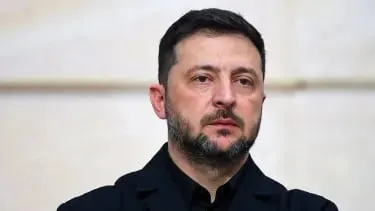 Президент Украины сообщил 10 мая, что, несмотря на объявления о прекращении огня, российские силы продолжают активные боевые действия; Киев пока воздерживался от дальнобойных ответов.