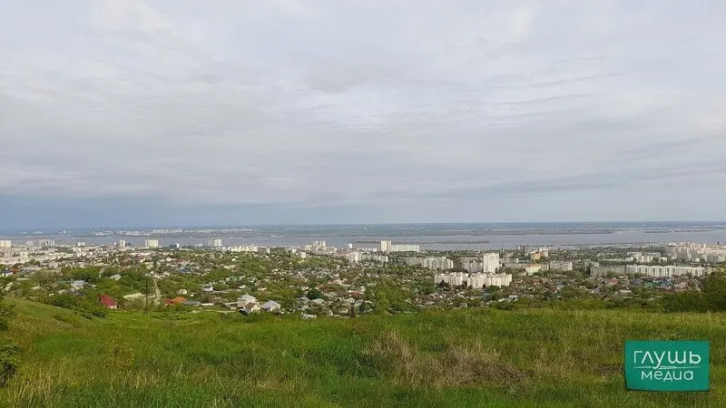 Синоптики прогнозируют жару до +31°С, местами кратковременные дожди и грозы, порывы ветра до 11–16 м/с. Ночные температуры будут в пределах +11…+17°С.