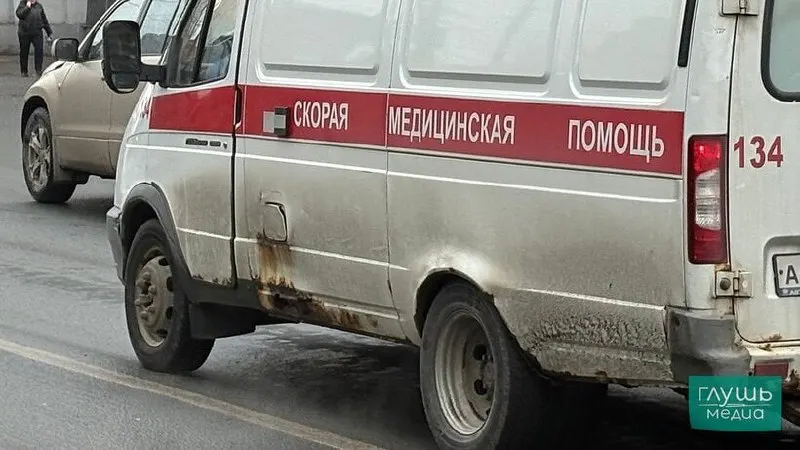 Из квартиры на 2-м Магнитном проезде в больницу доставили троих взрослых и ребёнка с признаками отравления; предварительно причиной названо нарушение работы газового оборудования.