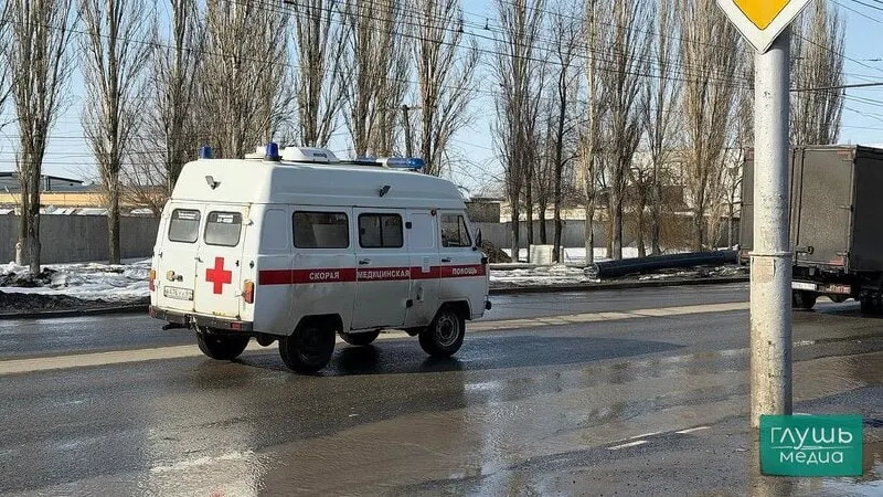 Главный врач Саратовской областной станции скорой помощи Олег Андрущенко назвал самые частые причины вызовов: у взрослых — сердечно‑сосудистые, неврологические и инфекционные заболевания, у детей — инфекции и травмы.
