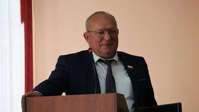 Ему предъявлено подозрение в злоупотреблении должностными полномочиями (ч. 3 ст. 285 УК РФ). После задержания Бабошкину потребовалась медицинская помощь; завтра ожидается решение суда о мере пресечения.