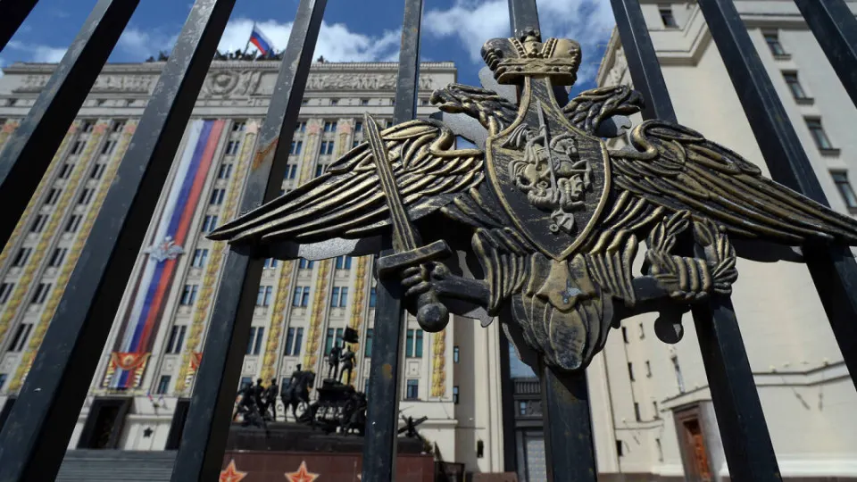 Предложение Минобороны — напрямую передавать ведомству акции, землю, технику и производственные базы национализированных предприятий стройсектора, чтобы оперативно использовать их для гособоронзаказа без промежуточной передачи через Росимущество.