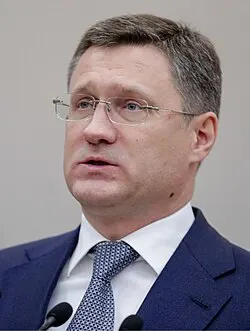 Вице‑премьер сообщил, что правительство готовит законодательные изменения и принимает меры для стабильного снабжения топлива в летний сезон — НПЗ работают на полную мощность, сроки ремонтов сокращены.