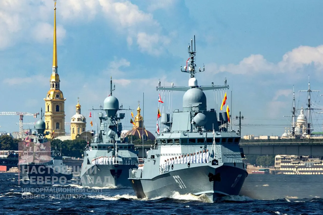 В Санкт-Петербурге не будут проводить главный военно-морской парад ко Дню ВМФ — решение Министерства обороны привело к отмене мероприятия второй год подряд.