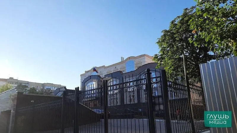 Саратовский областной суд 9 июня отменил продление ареста и заменил содержание под стражей для главврача Калининской районной больницы на домашний арест до 29 июня.