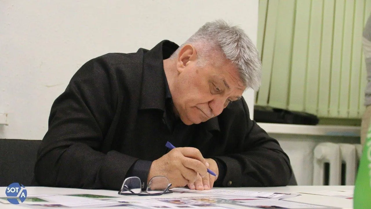 В поздравительной телеграмме отметили вклад режиссёра в киноискусство и его роль в воспитании молодых талантов. В то же время в последние годы в России его фильмы фактически не получают прокатных удостоверений, а в январе 2026 года он был исключён из Совета по развитию кинематографии.