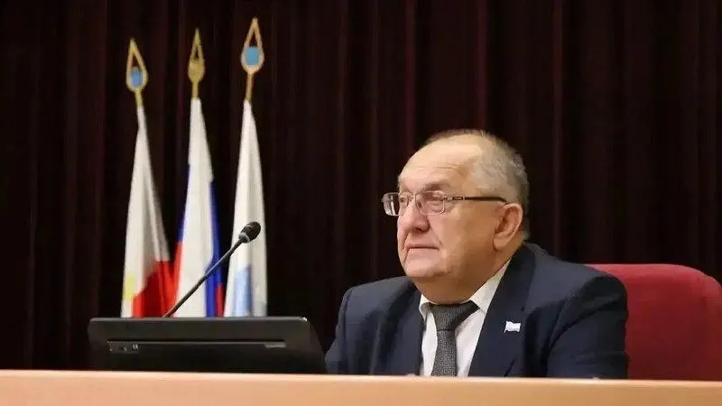 По данным Центра «Рейтинг», мэр Саратова поднялся на одну строчку по сравнению с предыдущим периодом, но летом его работу сопровождали скандалы вокруг благоустройства и жалобы горожан на работу автобусов.
