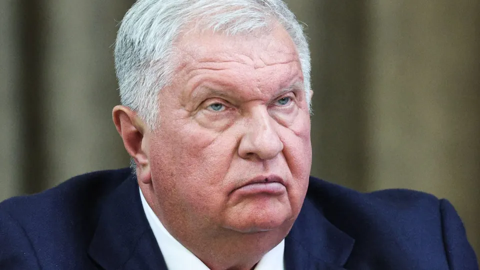 29 июля на крупнейшем Рязанском нефтеперерабатывающем заводе произошёл пожар после атаки беспилотника; переработка приостановлена, восстановление, по оценкам источников, займёт 2–3 недели. С начала июля восемь российских НПЗ полностью или частично останавливали работу из‑за ударов дронов.