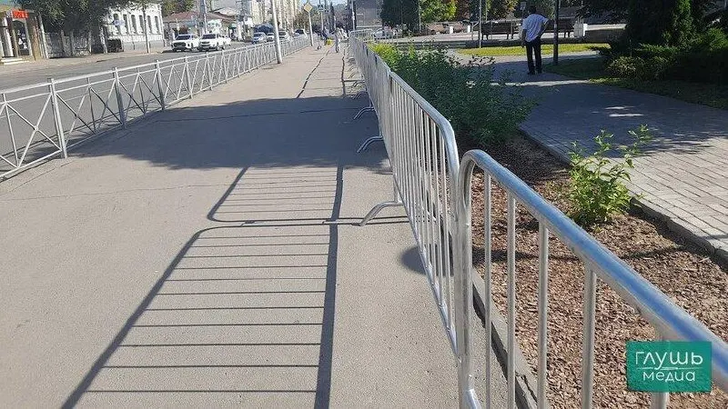 С 13 по 16 августа near домов по площади Киселева у здания Саратовского ТЮЗа введен запрет на остановку, стоянку и движение автомобилей. Ограничения связаны с проведением мероприятий.