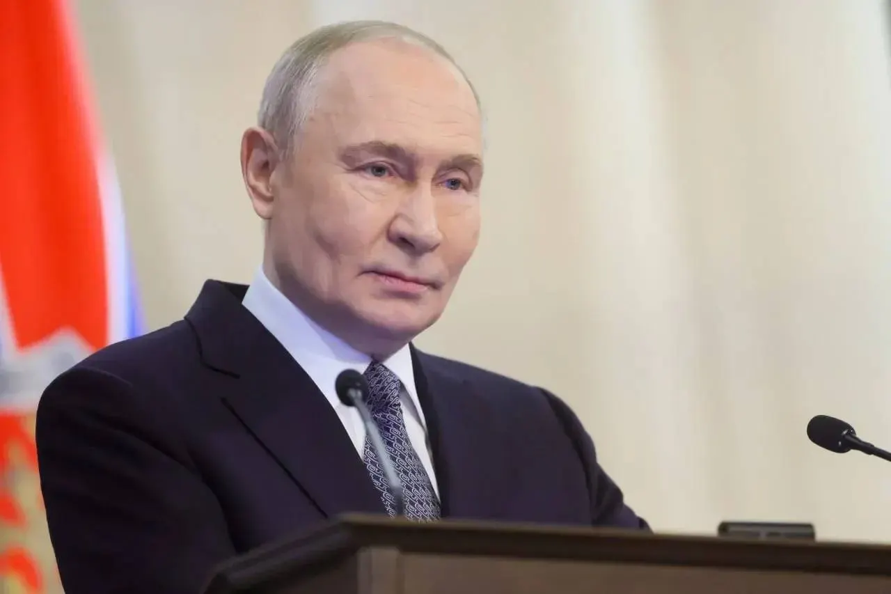 Президент отметил мужество и профессионализм десантников, действующих в ходе специальной военной операции, и выразил уверенность в их дальнейшем вкладе в обороноспособность страны.