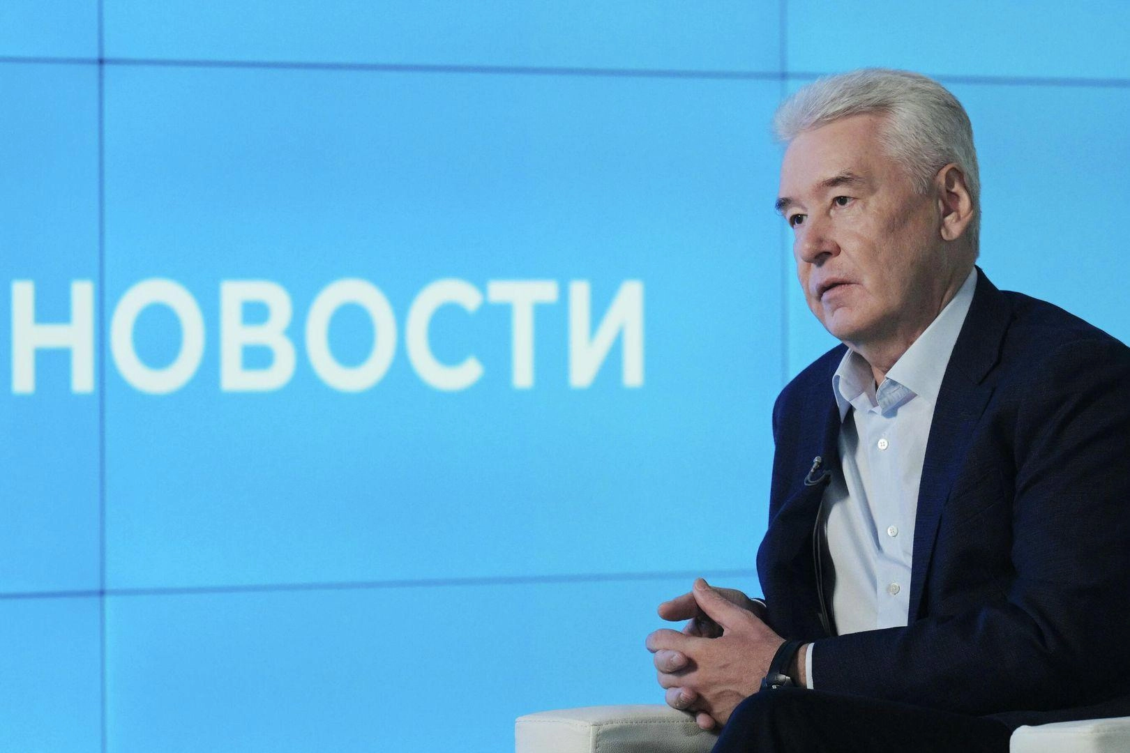 Мэр столицы заявил, что попытки полностью перевести экономику на военные нужды недопустимы: устойчивый мирный сектор обеспечивает финансирование и победу на фронте. Ниже — обзор позиций властей и экономических прогнозов.
