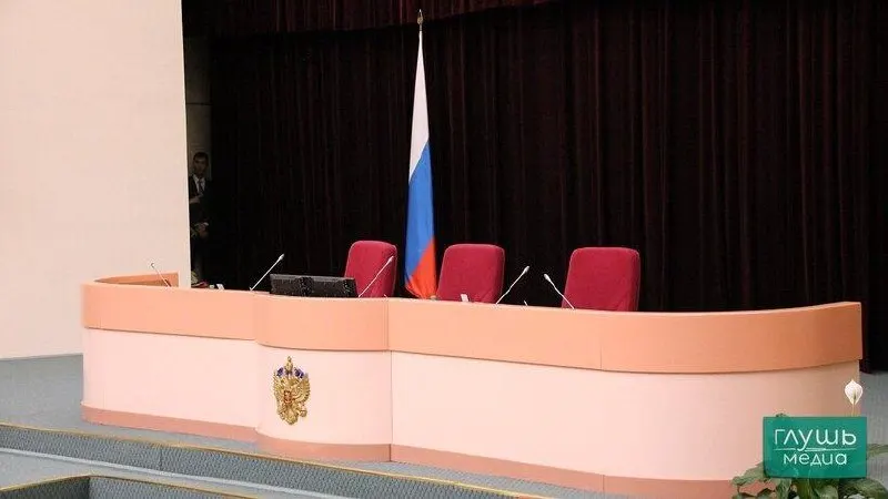 Политическое обсуждение повышения порога стажа для пенсионной надбавки депутатам и уменьшение самой надбавки, чтобы снизить нагрузку на региональный бюджет.