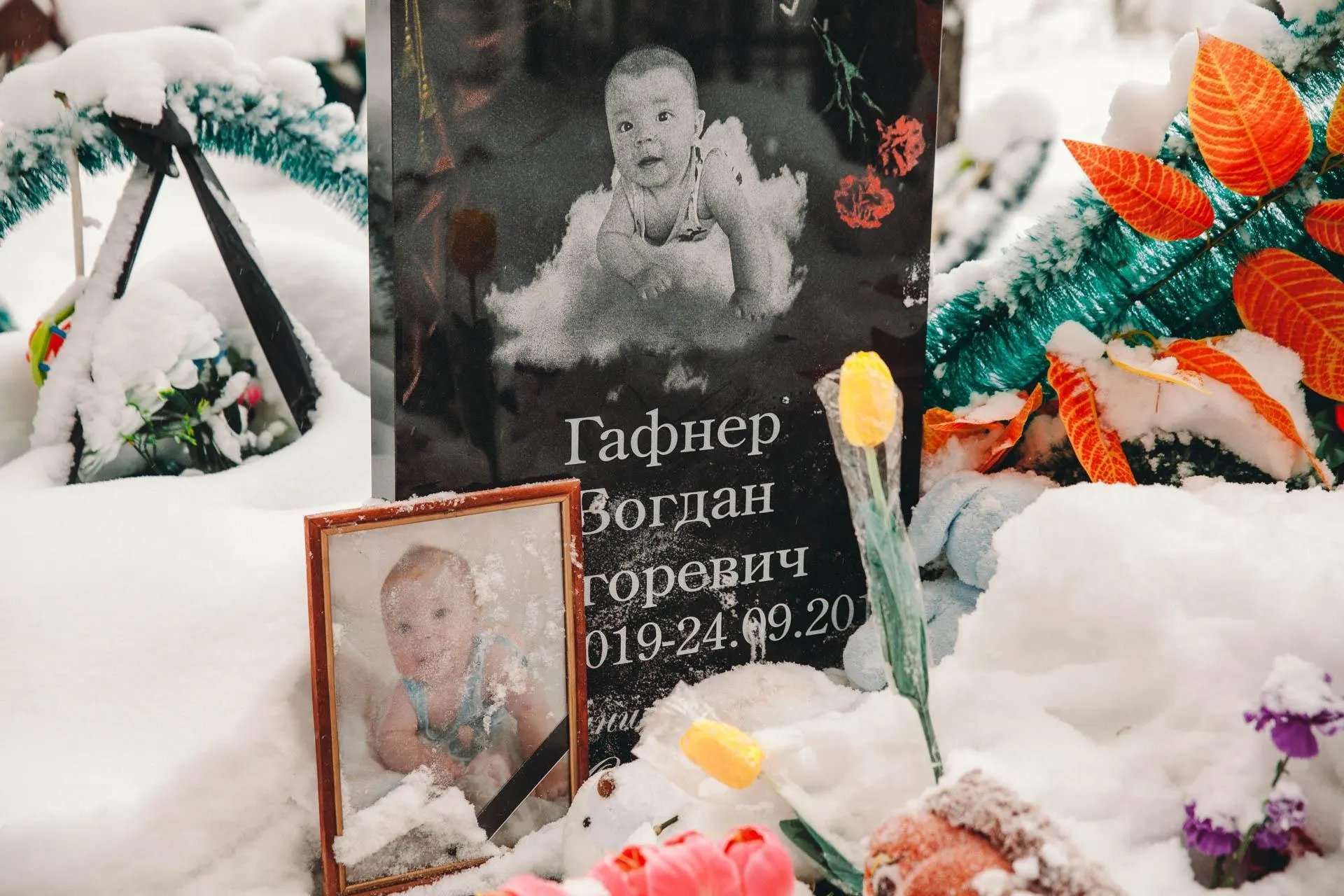 Спустя семь лет после одной из самых страшных трагедий рассказываем, как меняется жизнь семьи малыша.