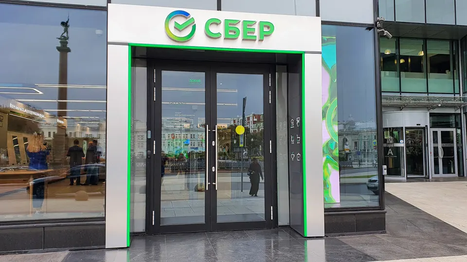 Экономика продолжает давить на крупнейшие банки: дефолтные активы растут, качество корпоративного портфеля страдает, а четвертый квартал обещает новые вызовы для предприятий.