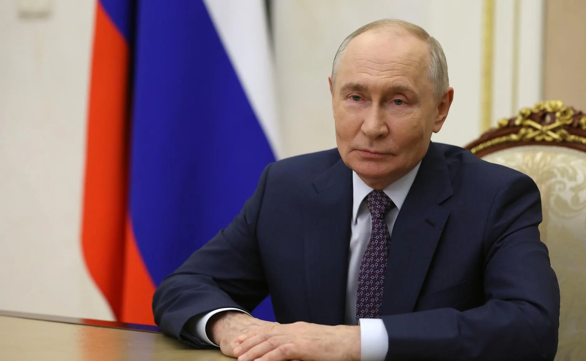 Глава государства выразил благодарность учителям за их труд и подвиги, поздравив педагогов с Днем учителя.