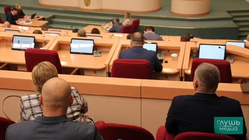 Законопроект, представленный министром строительства и ЖКХ региона, обещает ускорить выдачу жилья сиротам и снизить отток населения.