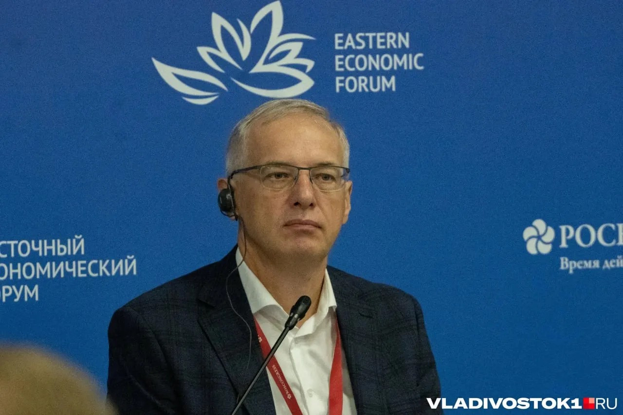 Дмитрий Алексеев положительно отнесся к повышению Олега Кожемяко до полпреда ДФО и к назначению Константина Шестакова врио губернатора Владивостока, подчеркивая важность регионального опыта.