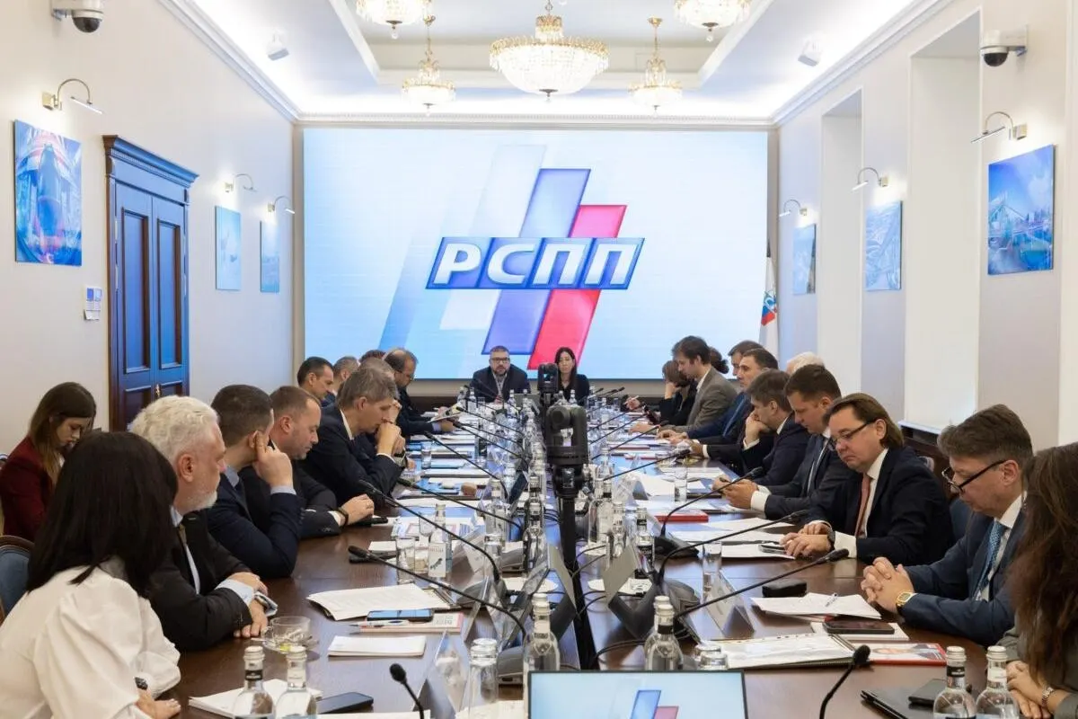 Российский союз промышленников и предпринимателей критикует план Минфина по введению налога на сверхдоход и настаивает на стабильной налоговой политике.