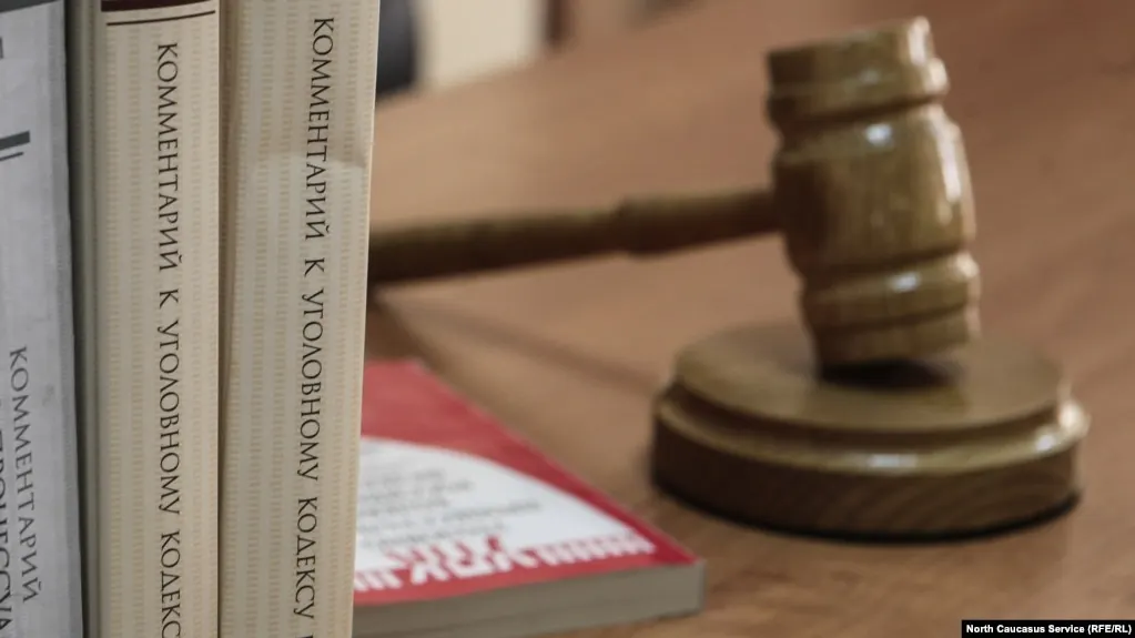 По словам правозащитника Геннадия Макарова, Сергея Евстигнеева поместили в СИЗО Ногинска по подозрению в финансировании движения «Артподготовка». Ему планируют провести месячную психологическую экспертизу.