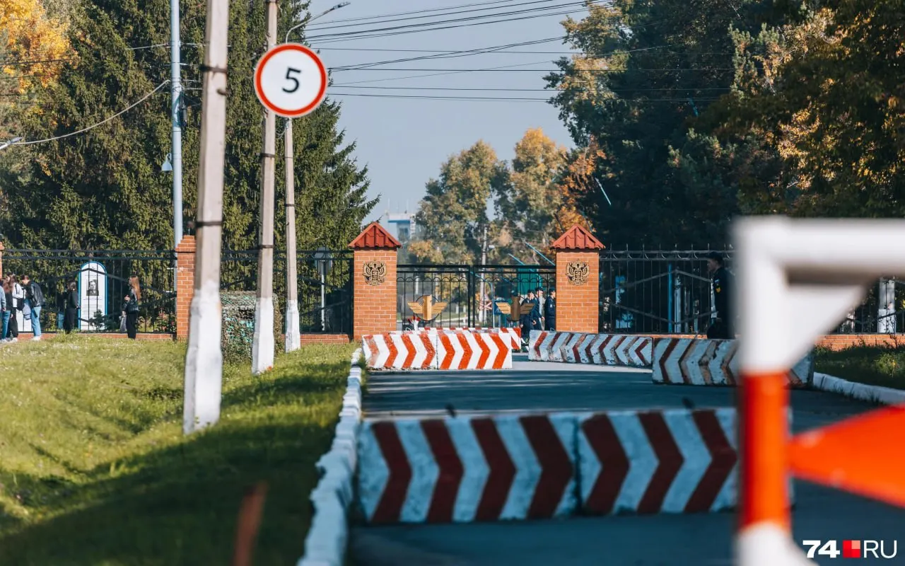 Правительство распорядилось вывести Челябинское высшее военное авиационное училище штурманов из подчинения Воронежской авиационной академии; реорганизацию должны завершить к 1 сентября 2026 года.