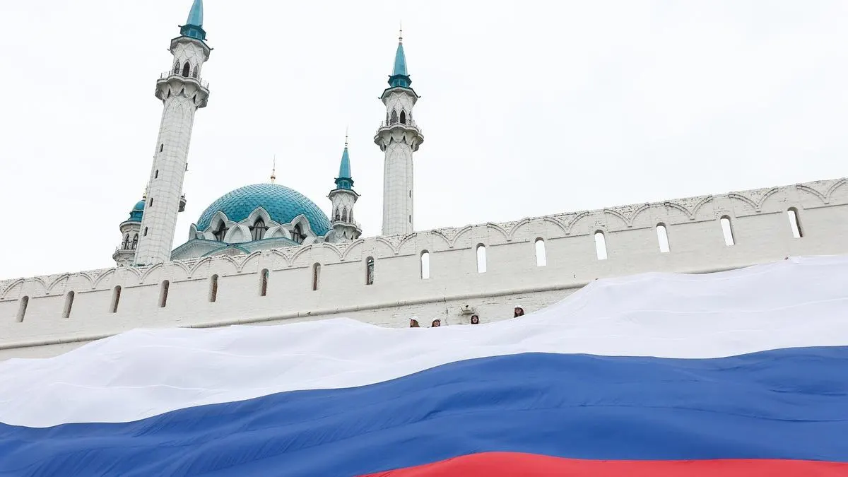 Во втором чтении парламента будет обсуждён законопроект, вводящий в КоАП новые составы «преступлений против интересов РФ», расширяющий основания для ареста имущества российских релокантов. Инициатива принадлежит Госсовету Татарстана; первое чтение прошло в мае 2025 года.