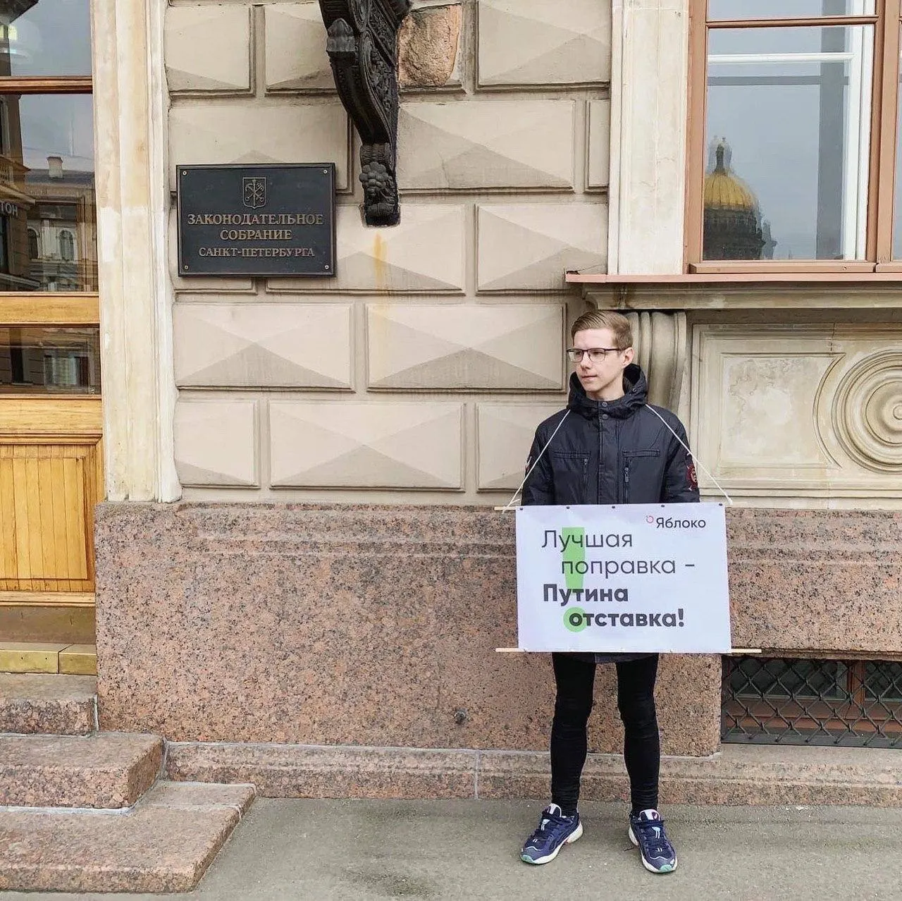 Вадим Ваганов сообщил, что его объявили в федеральный розыск; точная уголовная статья пока неизвестна. Ранее ему выписали административные штрафы по делам о «иностранных агентах» и «ЛГБТ‑пропаганде».