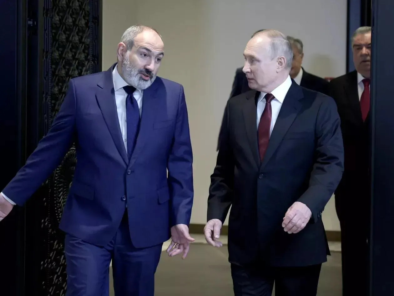 Премьер-министр Никол Пашинян заявил, что Ереван не станет вводить антироссийские санкции Евросоюза, но и не будет предпринимать действий, которые могли бы считаться помощью в их обходе; европейские эксперты заверили в отсутствии таких практик.