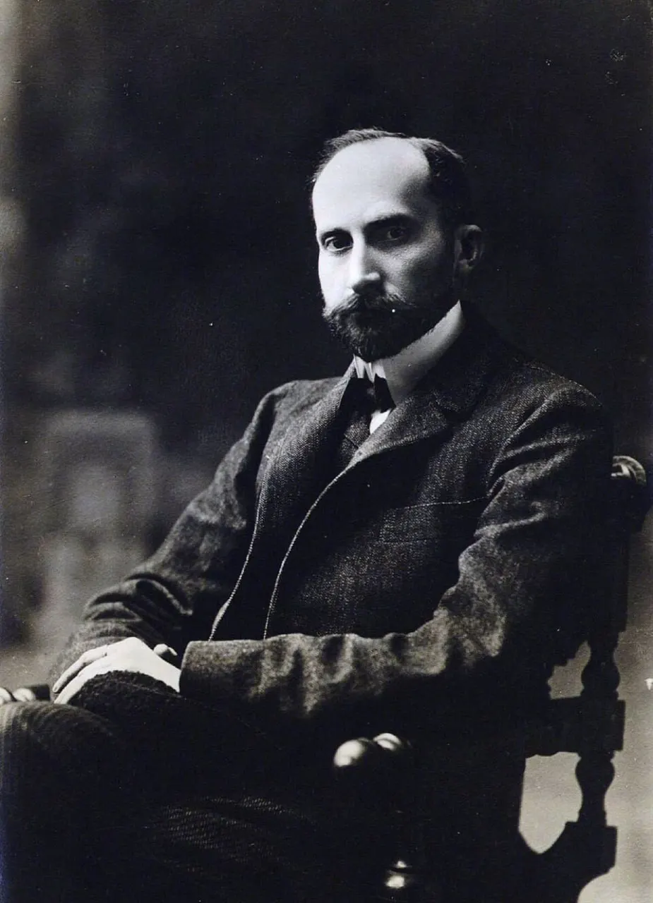 Краткая биография Николая Львова (1865—1940): представитель дворянского рода, депутат Государственной думы трёх созывов от Саратова, сторонник сильной власти и участник белого эмигрантского движения. В Ницце скончался в 1940 году; в Саратове увековечен мемориальной доской.