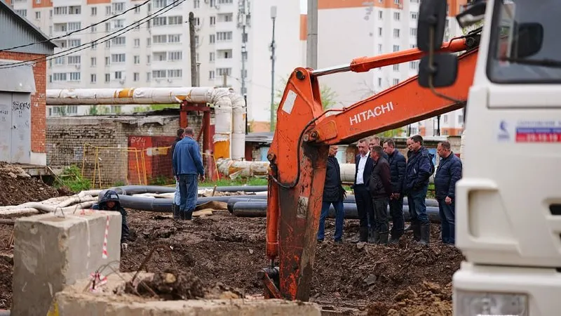 В Энгельсе объявлен режим ЧС: сегодня с 14:00 начнёт поэтапно поступать вода, но через несколько дней её снова отключат для прокладки новой крупногабаритной трубы и устранения повреждений.