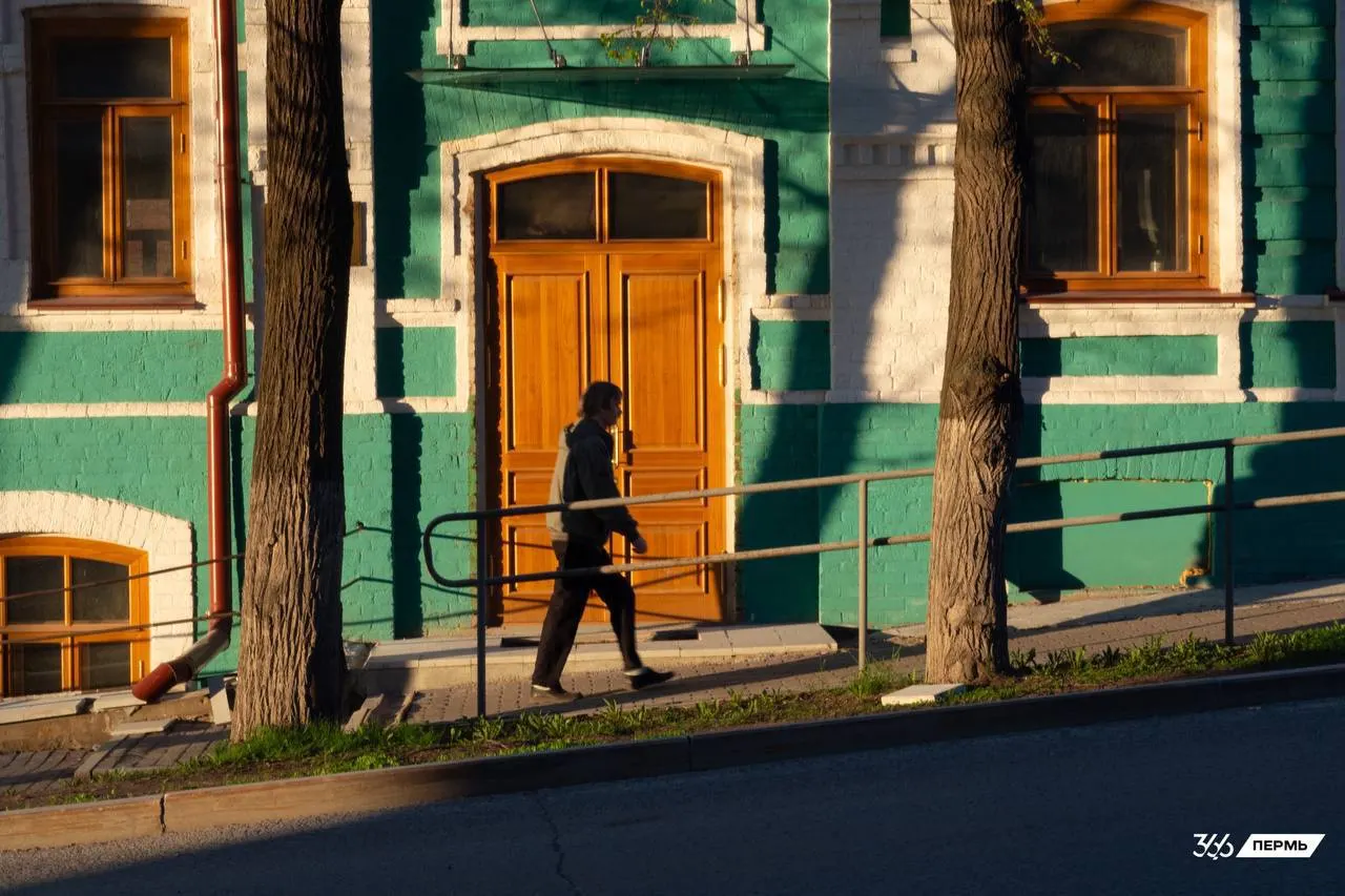 Краткий обзор: в Прикамье растут цены на дизтопливо, малый бизнес в логистике отмечает спад, в сети обсуждают добровольцев для ПВО, у администратора уральского канала проблемы со слухом после избиения; Минздрав предлагает ужесточить выдачу больничных. Прогноз: завтра +16°C и дождь.