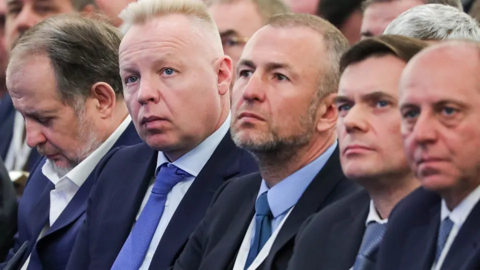Крупное бизнес‑объединение предложило запретить публикацию судебных актов и данных участников по делам, связанным с контрсанкциями, а также исключить «судебные» взыскания из налогооблагаемой прибыли — идея поддержана Минюстом и обсуждается в администрации, но вызывает возражения Минэкономразвития.