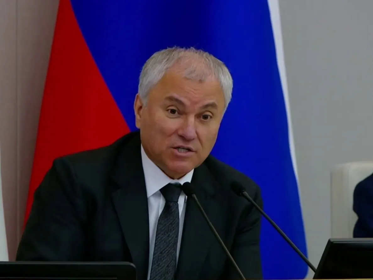 Депутаты приняли во втором чтении законопроект, официально добавляющий в перечень профилактики мероприятий по противодействию искажению исторической правды и предупреждению уклонения от исполнения обязанностей по защите Отечества.