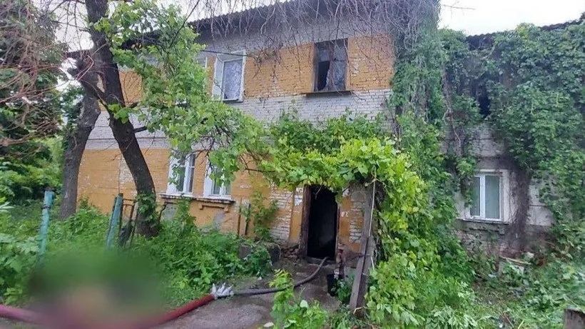 Следователи проводят доследственную проверку обстоятельств возгорания в жилом доме на Лысогорской, которое заметили соседи.