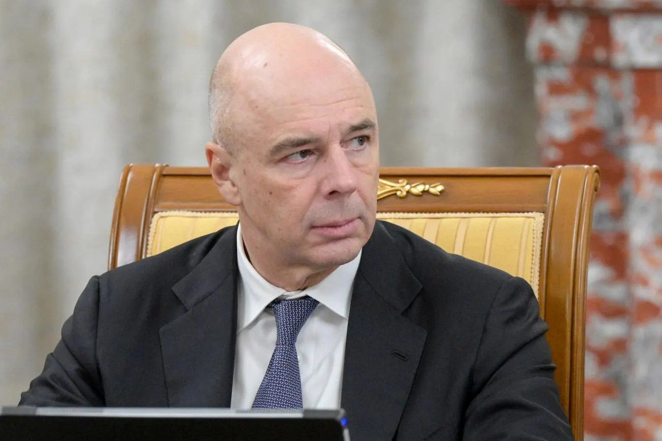 Антон Силуанов попросил приостановить запланированные расходы на 2,9 трлн рублей, чтобы компенсировать рост затрат на боевые действия; дефицит бюджета за первые четыре месяца достиг 5,9 трлн рублей.