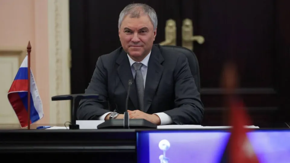 Председатель Госдумы заявил, что использование западного оружия и спутниковых технологий для ударов по гражданским объектам может вынудить Россию применить бесследное оружие; между тем Россия и Украина обмениваются ударами и обвинениями.