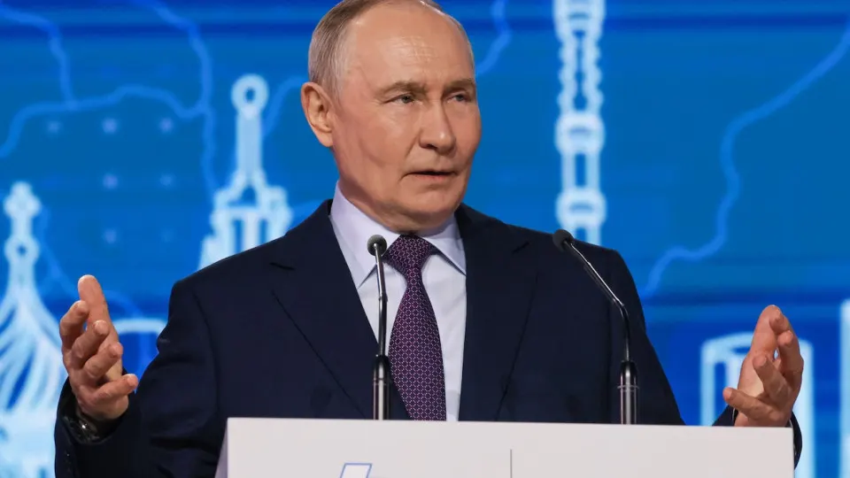 Президент предложил активнее содействовать трудоустройству раненых и инвалидов, вернувшихся с фронта, в оборонную и другие индустриальные отрасли как способ укрепления технологического суверенитета; при этом растёт число тяжело раненых и потребность в протезировании.