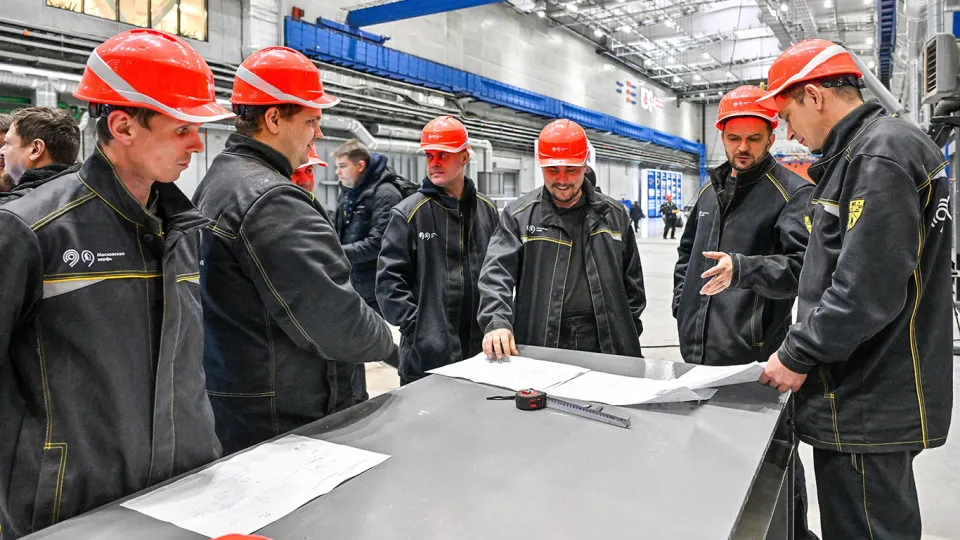 Опрос OMI показал масштаб сверхурочной занятости: большинство переработок не оформляются официально, а многие работники не получают полной компенсации. Законодательно допустимый годовой лимит сверхурочных недавно увеличили вдвое.