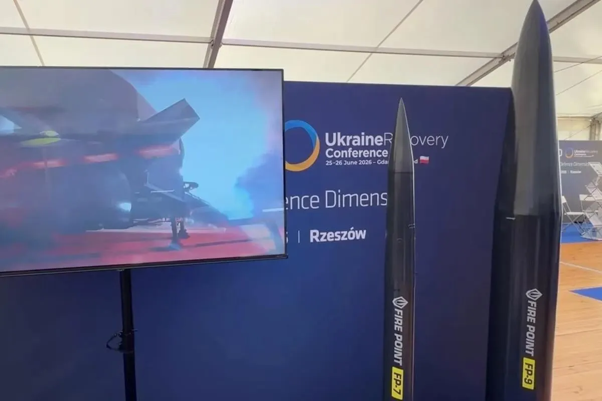 По словам экспертов, новая украинская ракета FP-9 заявлена с дальностью примерно 850 км, боевой частью около 800 кг и точностью до ~20 м; летные испытания могут начаться в июне–июле. В зону поражения попадают ряд российских городов.
