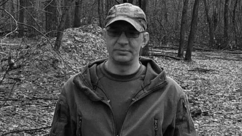 Андрей Макаревич, заключивший контракт в августе 2024 года, погиб в зоне специальной военной операции. Прощание с военнослужащим состоится 8 июня в Марксе.