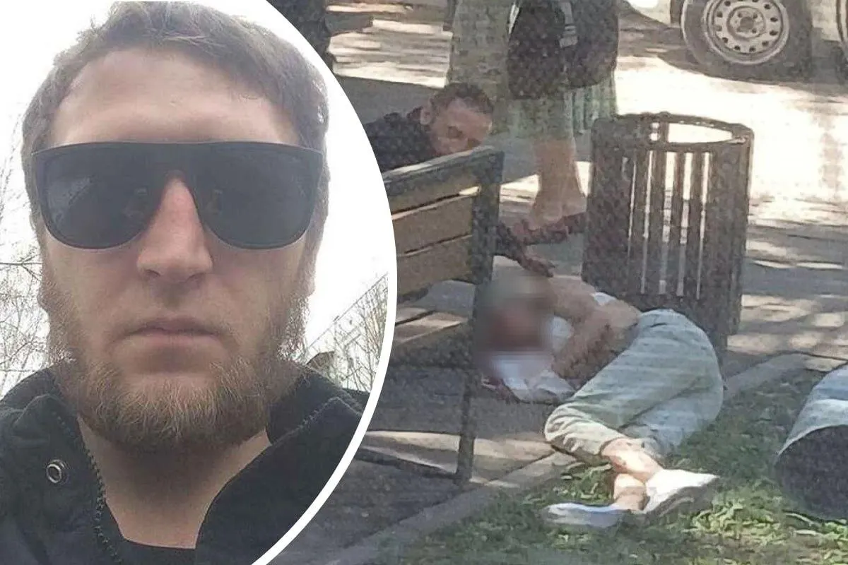 Мужчина жестоко избил свою подругу на улице и мешал медикам оказать помощь; пострадавшая госпитализирована, но защищает нападавшего.
