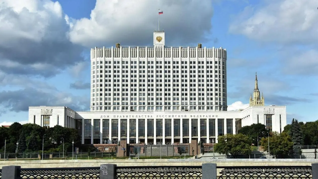 В Госдуму внесён проект о частичной или полной компенсации утильсбора для семей с тремя и более детьми, но в правительстве заявили, что в проекте не указаны источники финансирования.