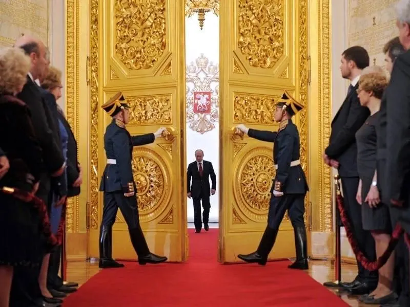 Сегодня в 16:00 по самарскому времени президент России выступит с большой речью на ПМЭФ. В центре внимания — военная операция в Украине и вмешательство НАТО.