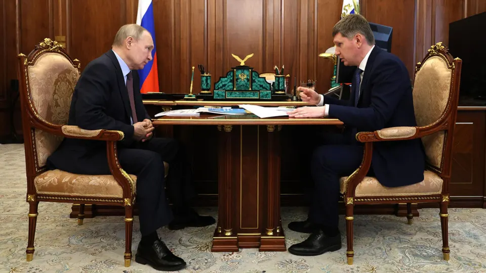 Президент поручил запустить новый инвестиционный цикл, однако в правительстве и среди экономистов признают: высокие ставки, бюджетная экономия, завершение старых проектов и утрата доверия у бизнеса сдерживают приток инвестиций.