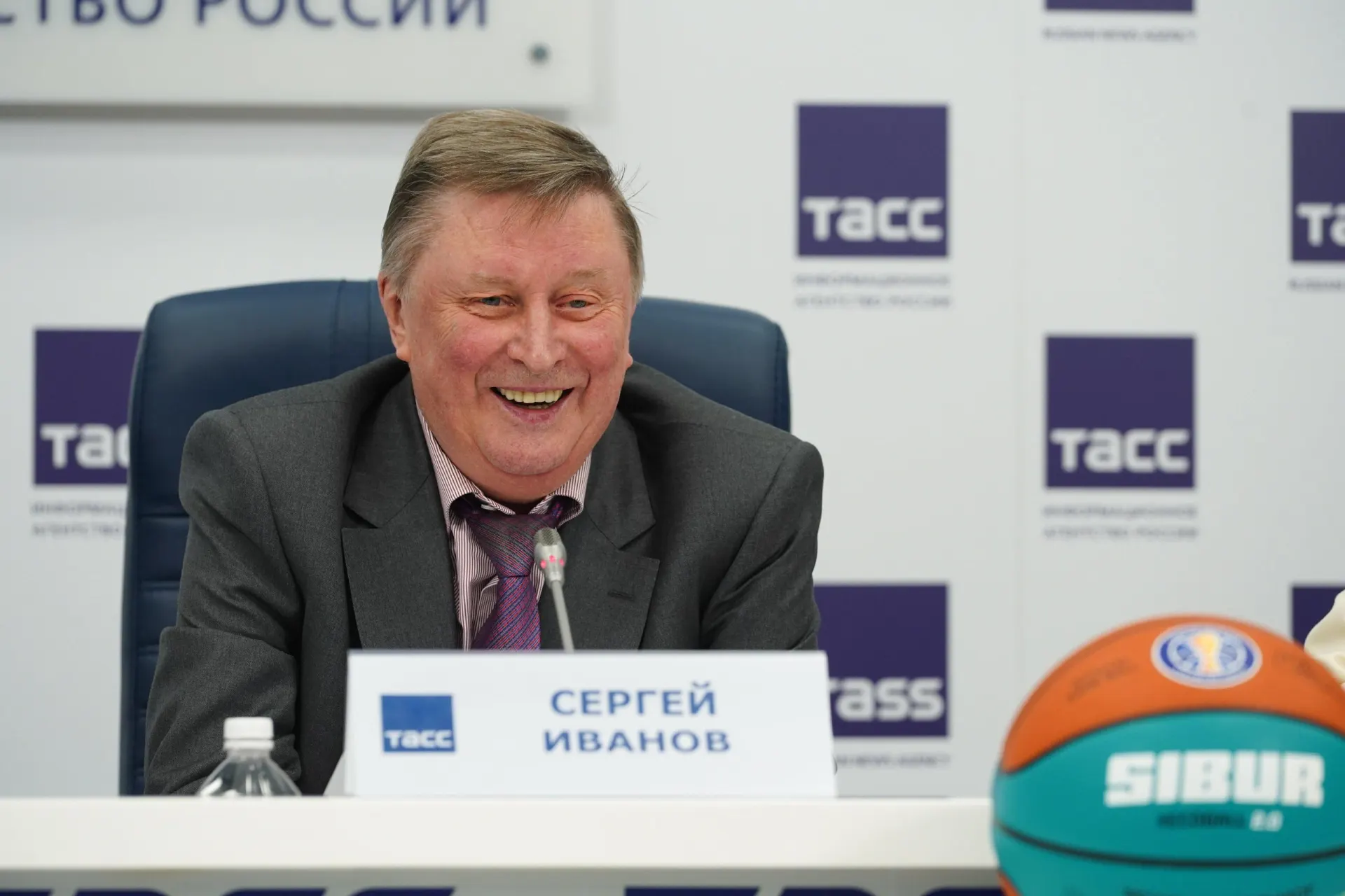 Близкий друг сообщил, что общался с бывшим министром обороны всего три дня назад. Государственный деятель скончался в 73 года; причины смерти пока не раскрыты.