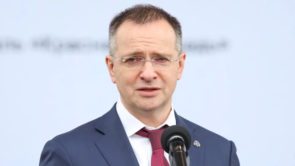 Владимир Мединский заявил о необходимости строгого государственного контроля за фильмами, снятыми на бюджетные деньги, и поддержал идею экспертной оценки исторического контента в кинематографе, интернете и книгах.